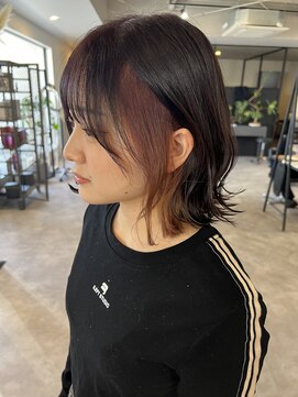 ナンバー(number+) 20代30代大人インナーカラー耳掛け切りっぱなしボブ