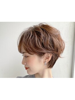 くびれヘアや顔周りのカットで垢抜けスタイルをー大人のためのオシャレショートヘアを提案いたします！
