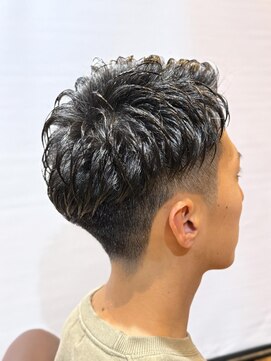 ヘアモード キクチ 銀座店 アイロンパーマ×刈り上げショート