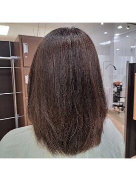 ブレス ザモール郡山店 赤味をおさえてクールなイメージ