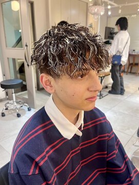 キャンバス バイ ネオリーブ 横浜西口(Canvas by neo.) メンズパーマ ハイライト ツイスパ 前下がりマッシュ 横浜