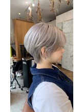 パルフェ ヘアー バイ オーク 九大学研都市(parfait hair byOAK) ホワイトグレー ショートボブ ダブルカラー ハイライト