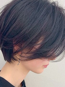 ファムバイアヴァンス(Femme by AVANCE.) 黒髪マッシュ×透けショート