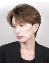 オーシャントーキョー 原宿(OCEAN TOKYO)&nbsp;韓国風センターパートカルマヘアフェザーパーマアッシュブラウン