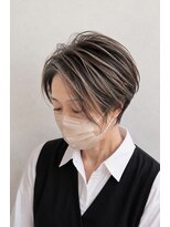 ウル(ulu) ハイライト 名東区 ショート レイヤー 白髪ぼかし