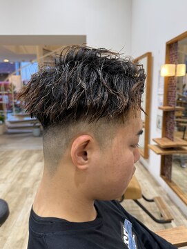 ピークスヘア(peaks hair) ソフトツイスト ツイストパーマ 強さ20% メンズパーマ 刈り上げ