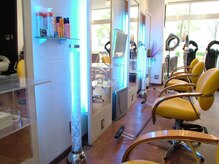 ヘアースタジオ ビー クール(Hair studio BE cool)の雰囲気（明るい店内とスタッフの笑顔で癒される。）