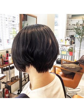 リムヘアー(Lim hair) 前下がりショートカット