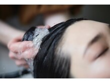 毛穴の奥までしっかり洗浄してくれるマイクロバブル☆血行促進やトリートメントの効果も上げてくれます！