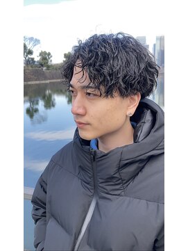 フランクスバーバー アンド ビアークラブ(FRANK'S BARBER and BEER CLUB) キレイめ黒髪ツーブロック刈り上げ波巻きスパイラルパーマ I