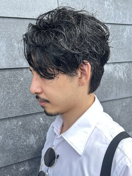 ヒュイル バイ ニアウ(Hwyl by Niau) メンズマッシュセンターパートスパイラルパーマニュアンスパーマ