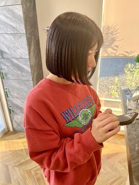 ヨウ(yeau) ぱつっとボブ