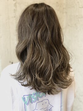 ペネロープ(Penelope) 新宿/セミロングレイヤー/ハイライト/ベージュ系