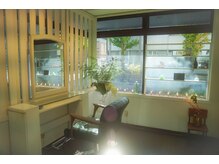 カミヤノハナレの雰囲気（落ち着いた雰囲気の照明をメインにしています◎）