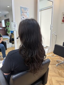 ダイガクドオリ美容室 ロングレイヤー×ふんわりパーマ