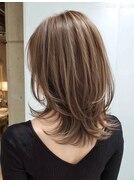 ミディアムレイヤー大人可愛い40代50代