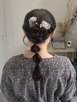 ロッカ(ROCCA)&nbsp;編み込み×ぽこぽこシニヨンアレンジ黒髪