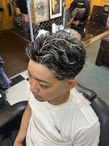 パーラーフリークス(PARLOR FREAKS) ホワイトメッシュとパーマ