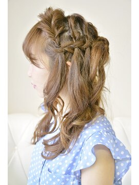 メイズ(MAZE) 可愛いサイド編み込みアレンジ【メイズ東中野・鍛原志行】