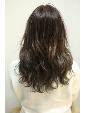 ジルバイジアン(JILL by GIEN) 極細ハイ&ローライトで違和感0の立体感カラー！【担当コオリ】