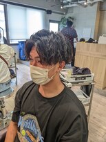 コワファーストナガサキシャンプーボーイ(COIFF1RST NAGASAKI SHAMPOO BOY)&nbsp;センターパート×ツイストスパイラルパーマ