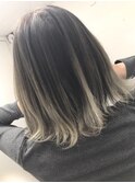 ホワイトグレージュ切りっぱなしボブハイライトカラー白髪ぼかし