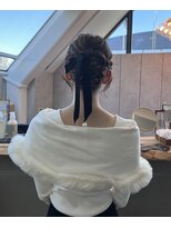 ベロアリボンを使ったシニヨンスタイル