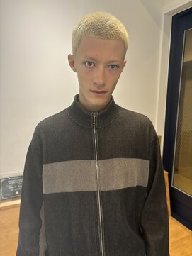 キッカ(kicca) 【kicca】blonde shaved head
