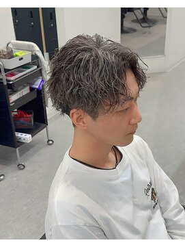 ブライト(BRIGHT) センターパートツイストスパイラルパーマ