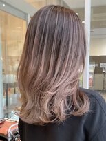 ラグーン(LAGOON)&nbsp;バレイヤージュグレージュハイライトダブルカラーケアブリーチ