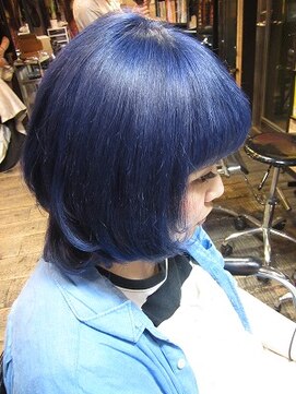 トリックストア(TRICK STORE) ブルーブラック系ヘアカラー。ヘアカラーで紺色♪