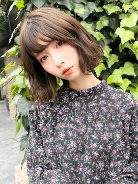 ルティア(Lutia) アッシュカラー 流しバング ゆるふわ