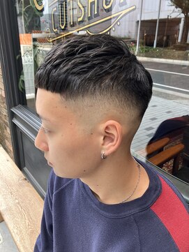 フォーコーナーズ(Four Corners) スキンフェード/バーバー/刈り上げ/クロップ