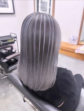 ルア モアナ バイ ヘッドライト 小田原2号店(Lua Moana by HEADLIGHT) 【Moana Lua】#ハイライト#シルバー#アッシュ#ケアブリーチ