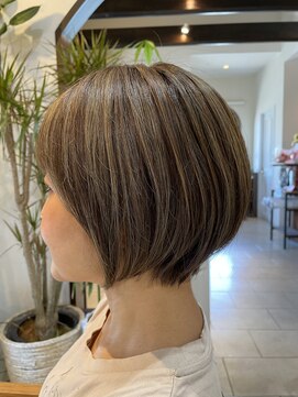 ヴィアンカ(Vianca) 前下がり大人ショートボブ