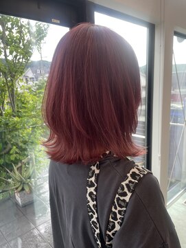エスデザイン(es design) くびれレイヤー×ピンクレッドカラー【ブリーチカラー】