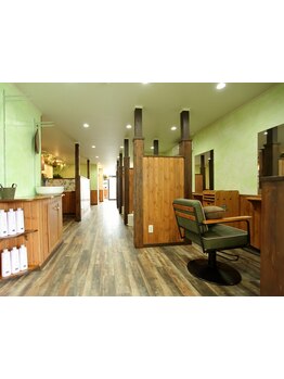 日常を忘れてくつろげるウッド調店内は居心地の良さ抜群。忙しく過ごすあなたに癒しのひと時を…♪