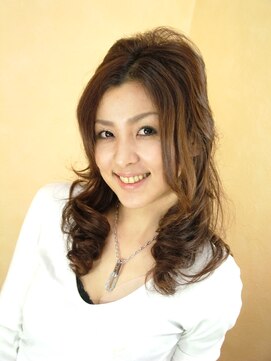 ミュール トップにボリュームのある巻きスタイル☆