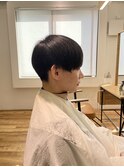 黒髪サラサラマッシュグラデーション刈り上げ　スリークショート