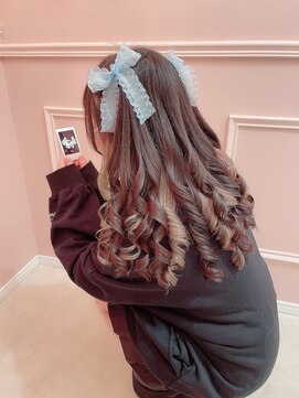 グルーヴ グルーヴ フェエリー(groove groove feerie) 【ヘアセット】かんなくず巻きハーフツイン 新宿歌舞伎町