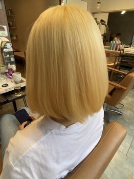 アップデート(UPDATE)の写真/インナーカラー/イヤリングカラー/ハイライトや旬のstyleも人気！ダメージレスで透明感のある髪色を実現☆