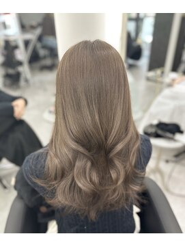 アルドーレフィエロ シンサイバシ(Ardore fiero shinsaibashi) 秋冬トレンドラテベージュ×レイヤー♪[白川幸太]