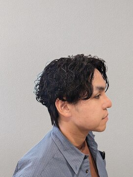 ウシワカマルエムティードット(USHIWAKAMARU MT.) センターパート×波巻きミックスパーマ