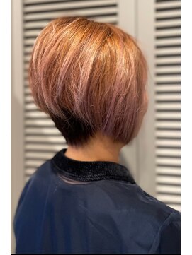 シークレットミラーズ(SECRET MIRRORS) 前下がりボブ×ダブルカラー