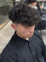 イーラ(era) 黒髪マッシュスペインカールスペインパーマフェード