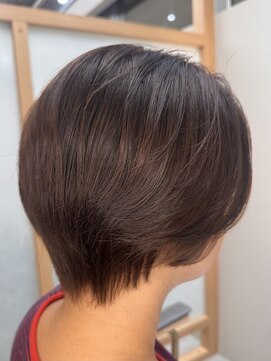 イゾラ(isola) 【isola】ハンサムショート/ニュアンスカラー/シナモンピンク