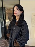黒髪パーマで雰囲気のあるオシャレなデザインに