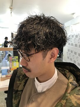 フィフス(fifth) ツイストパーマコンマヘアツーブロックスパイラルパーマ