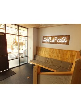 【西小倉駅スグ/22時迄/駐車場有】木の温もりを感じるインテリアで"居心地"にこだわった[Salon du choco]