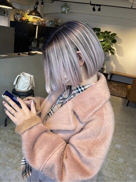 メリー オオサカ(Merly Osaka) シルキーピンクアッシュカラー_ワンレンミニボブ_